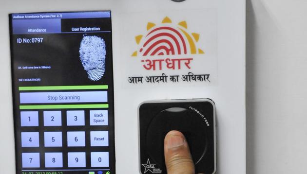 Employees mark their attendance through Aadhaar based system in New Delhi on July 24, 2013.(HT File Photo) Employees mark their attendance through Aadhaar based system in New Delhi on July 24, 2013.(HT File Photo)