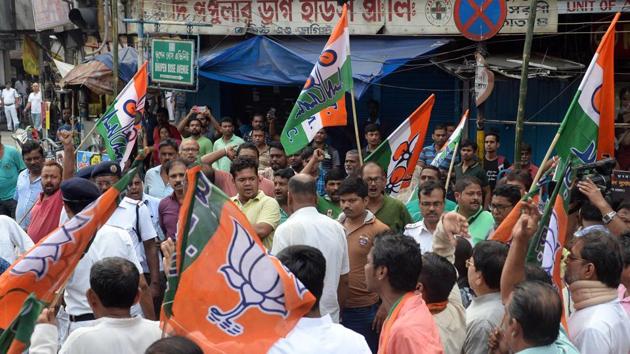 BJP supporters take out a rally in support of the Bengal bandh at Shyambazar in North Kolkata, India on September 26 (Shubra Ray/HT Photo) BJP supporters take out a rally in support of the Bengal bandh at Shyambazar in North Kolkata, India on September 26 (Shubra Ray/HT Photo)