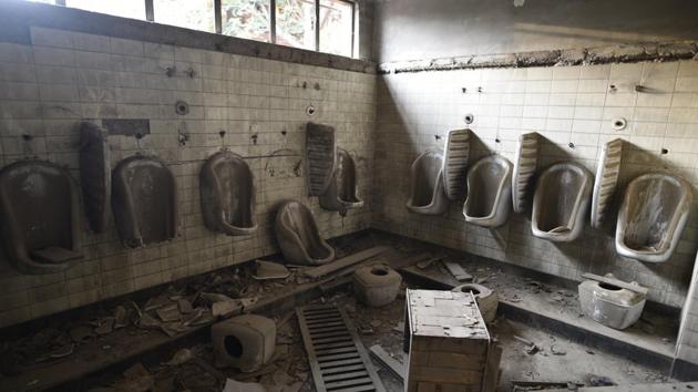 A Delhi court on November 8, 2021, awarded a seven-year simple imprisonment to real estate barons Gopal Ansal and Sushil Ansal in a case of tampering with evidence in the Uphaar cinema fire tragedy case. Out on bail, the convicts were taken into custody soon after the order was pronounced. (Sanchit Khanna / HT Archive) A Delhi court on November 8, 2021, awarded a seven-year simple imprisonment to real estate barons Gopal Ansal and Sushil Ansal in a case of tampering with evidence in the Uphaar cinema fire tragedy case. Out on bail, the convicts were taken into custody soon after the order was pronounced. (Sanchit Khanna / HT Archive)