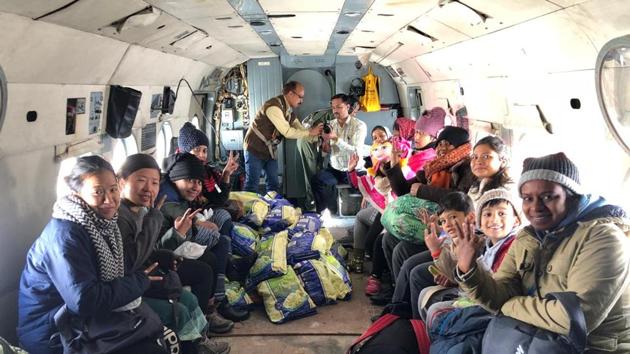 As many as 69 people, including 18 foreign nationals, were evacuated from various places in snow-bound Lahaul-Spiti district of Himachal Pradesh by Thursday afternoon.(HT Photo)