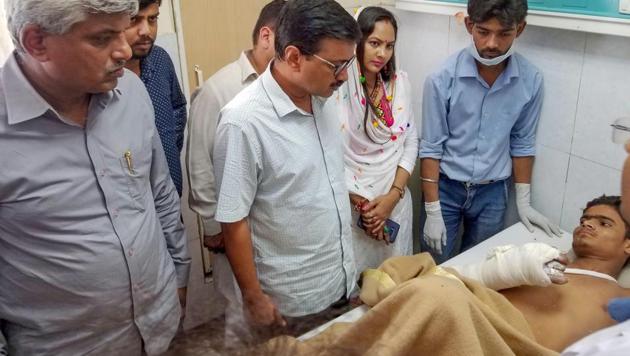 Delhi Chief Minister Arvind Kejriwal visits a victim of a building collapse in Ashok Vihar, at a hospital in New Delhi, Wednesday, Sept 26, 2018.(PTI)