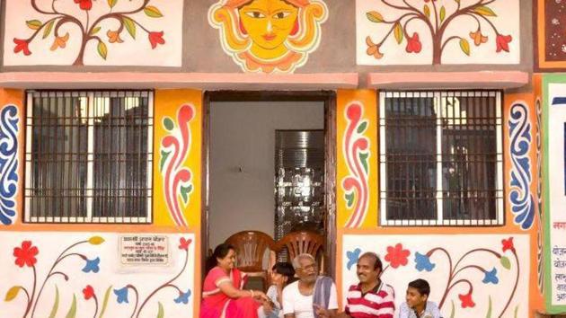 Sohrai art on the walls of a building in Jamshedpur, September 26, 2018.(Manoj Kumar / HT Photo) Sohrai art on the walls of a building in Jamshedpur, September 26, 2018.(Manoj Kumar / HT Photo)
