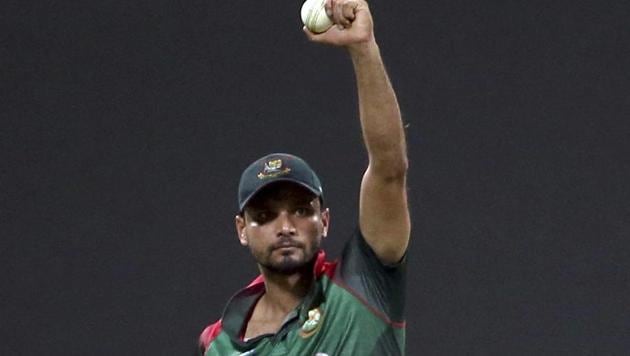 Bangladesh's captain Mashrafe Mortaza holds the ball after taking the catch to dismiss Pakistan's Shoaib Malik during the one day international cricket match of Asia Cup between Pakistan and Bangladesh in Abu Dhabi, United Arab Emirates, Wednesday, Sept. 26, 2018.(AP)