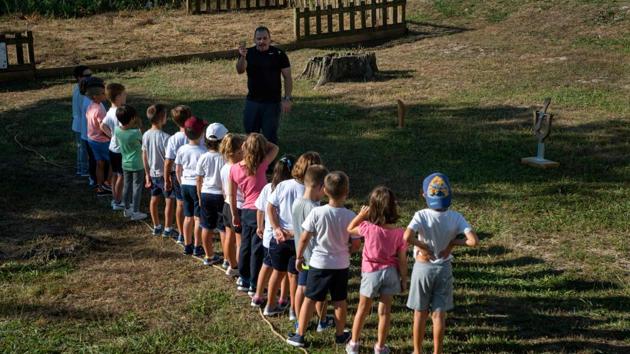 At the Jorge Juan school in Naron, pupils are being encouraged to live a healthy lifestyle in a pilot programme in the town. During recess, “we go out to the seaside promenade” with the youngsters, says Maria Jose Cazorla, a 55-year-old teacher, who has lost 14 kilos in a year. (Miguel Riopa / AFP) At the Jorge Juan school in Naron, pupils are being encouraged to live a healthy lifestyle in a pilot programme in the town. During recess, “we go out to the seaside promenade” with the youngsters, says Maria Jose Cazorla, a 55-year-old teacher, who has lost 14 kilos in a year. (Miguel Riopa / AFP)