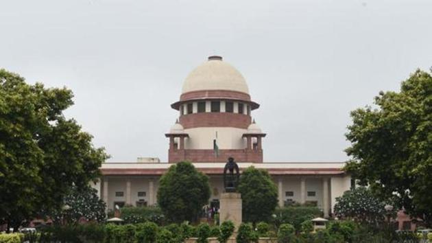 Sections of the temple town erupted in joy after the Supreme Court declined to refer to a larger bench the 1994 Ismail Faruqui ruling on Thursday. The decision rekindled hope among Hindu saints of a Ram temple in Ayodhya soon. (Sonu Mehta/HT PHOTO) Sections of the temple town erupted in joy after the Supreme Court declined to refer to a larger bench the 1994 Ismail Faruqui ruling on Thursday. The decision rekindled hope among Hindu saints of a Ram temple in Ayodhya soon. (Sonu Mehta/HT PHOTO)