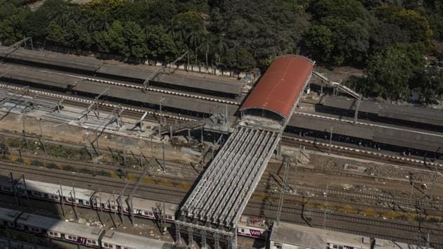 The Elphinstone-?Lower Parel area has turned into a biz district, but the infrastructure to accommodate increasing commuters has not developed at the same pace.(Satish Bate/HT File Photo)