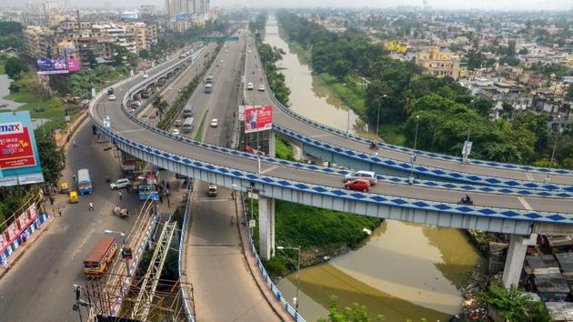 Very thin traffic at Ultadanga flyover during the ‘Bangla Bandh’ strike, called by BJP against the state government, in Kolkata, West Bengal. (PTI)
