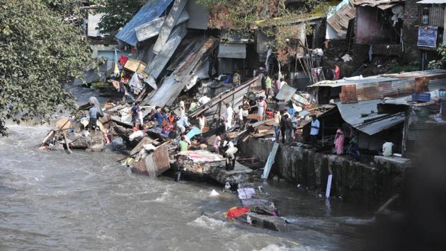 Mutha canal breach saw water flood the area near Dandekar bridge on Thursday morning. The flooding resulted in 500 tenements being affected and at least 50 homes completely damaged. (SANKET WANKHADE/HT PHOTO) Mutha canal breach saw water flood the area near Dandekar bridge on Thursday morning. The flooding resulted in 500 tenements being affected and at least 50 homes completely damaged. (SANKET WANKHADE/HT PHOTO)