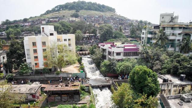 Water flooded the area due to a breach in the wall of Mula canal near Janata Vasahat on Thursday. Authorities neglected the cracks and leakages developed in the canal wall over the years. (SANKET WANKHADE/HT PHOTO) Water flooded the area due to a breach in the wall of Mula canal near Janata Vasahat on Thursday. Authorities neglected the cracks and leakages developed in the canal wall over the years. (SANKET WANKHADE/HT PHOTO)
