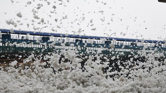 Foam that has gathered in the polluted Yamuna river flies about in the wind in New Delhi, India. (Dominique Faget / AFP)