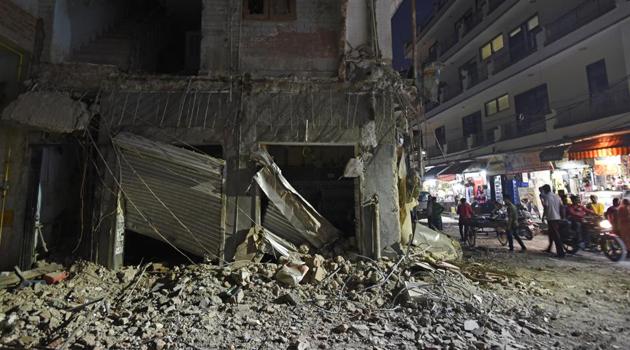Four children and two women were killed and at least six others were injured, two of them critically, after a five-storey building collapsed in northwest Delhi’s Sawan Park near Ashok Vihar Phase-3 on Wednesday morning. (Sanchit Khanna/HT Photo) Four children and two women were killed and at least six others were injured, two of them critically, after a five-storey building collapsed in northwest Delhi’s Sawan Park near Ashok Vihar Phase-3 on Wednesday morning. (Sanchit Khanna/HT Photo)