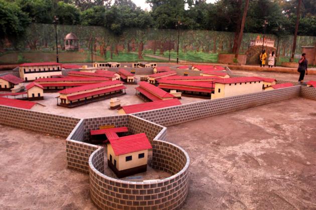 A miniature model of the Thane Central Jail at the Old Thane New Thane theme park in Patlipada.(PRAFUL GANGURDE/HT)