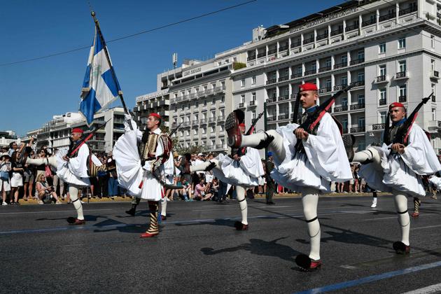 Presidential guards, called "Evzones", march in central Athens on 23 September 2018 , as participating in Sunday's change of guards. (AFP Photo) Presidential guards, called "Evzones", march in central Athens on 23 September 2018 , as participating in Sunday's change of guards. (AFP Photo)