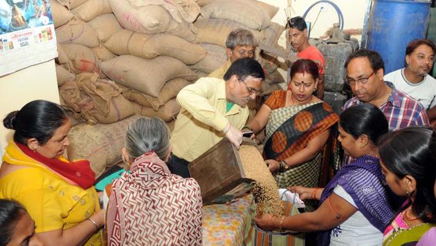 The availability of DBT may even help improve the existing PDS, as it will have to deliver value for people to continue to choose it over DBT. The economic viability of PDS dealers can be improved by allowing them to stock other products too, so that PDS is not their only source of revenue.(Diwakar Prasad/ Hindustan Times) The availability of DBT may even help improve the existing PDS, as it will have to deliver value for people to continue to choose it over DBT. The economic viability of PDS dealers can be improved by allowing them to stock other products too, so that PDS is not their only source of revenue.(Diwakar Prasad/ Hindustan Times)