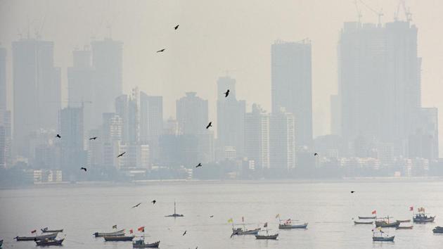 The IMD attributed the haze to monsoon’s withdrawal, and dry air from the north mixing with moisture from the Arabian Sea and Bay of Bengal.(Satyabrata Tripathy/HT Photo) The IMD attributed the haze to monsoon’s withdrawal, and dry air from the north mixing with moisture from the Arabian Sea and Bay of Bengal.(Satyabrata Tripathy/HT Photo)