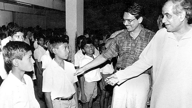 Shantilal Muttha (second from right) with the then chief secretary of Maharashtra Dinesh Afzalpurkar (right), interact with boys who were rescued from Latur after the earthquake and moved to Pune. (HT PHOTO) Shantilal Muttha (second from right) with the then chief secretary of Maharashtra Dinesh Afzalpurkar (right), interact with boys who were rescued from Latur after the earthquake and moved to Pune. (HT PHOTO)
