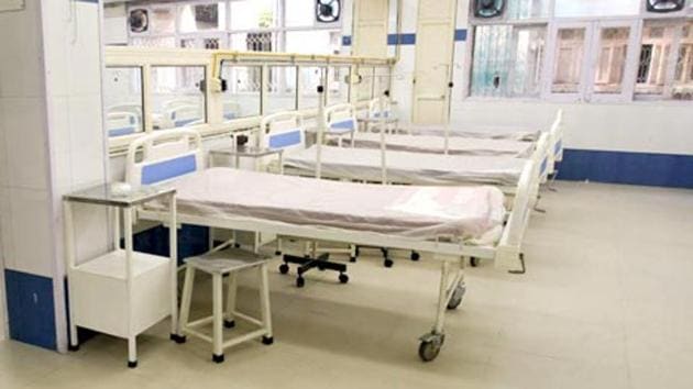 The family has alleged that the private hospital kept his father’s body for three days, claiming that they were still treating him and charged the family for this period.(Abhit Bhat/HT File Photo) The family has alleged that the private hospital kept his father’s body for three days, claiming that they were still treating him and charged the family for this period.(Abhit Bhat/HT File Photo)