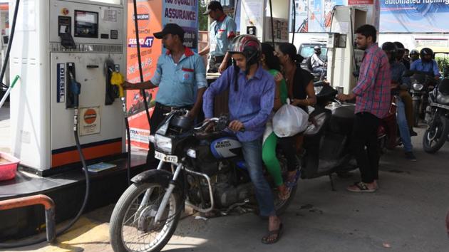 Fuel prices have been witnessing a steep rise since the past few weeks. (Sonu Mehta/HT Photo) Fuel prices have been witnessing a steep rise since the past few weeks. (Sonu Mehta/HT Photo)
