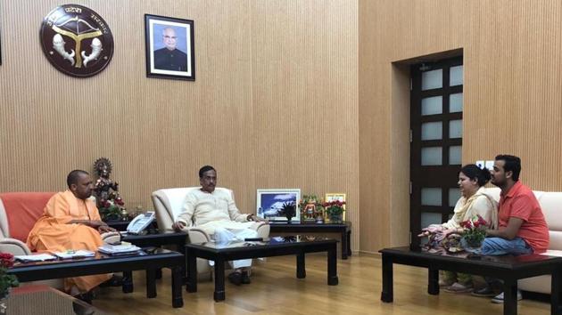 Kalpana Tiwari, widow of Apple employee Vivek Tiwari, meets Yogi Adityanath at his official 5 KD residence.(Picture Courtesy: Sourced)