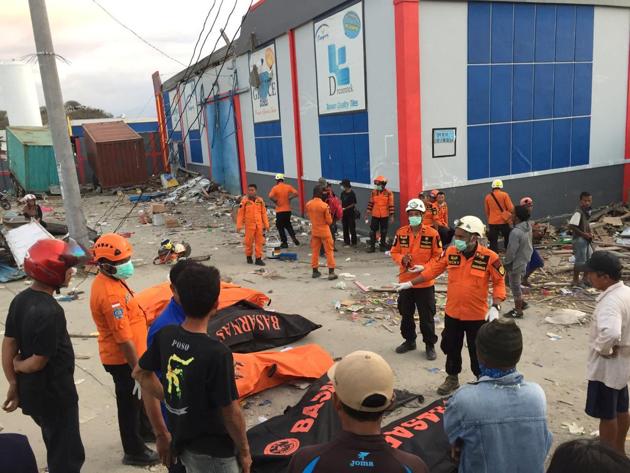 Some 1,200 Indonesian convicts escaped from three different detention facilities in the devastated region of Sulawesi following an earthquake and tsunami disaster, a justice ministry official said Monday.(Reuters Photo) Some 1,200 Indonesian convicts escaped from three different detention facilities in the devastated region of Sulawesi following an earthquake and tsunami disaster, a justice ministry official said Monday.(Reuters Photo)
