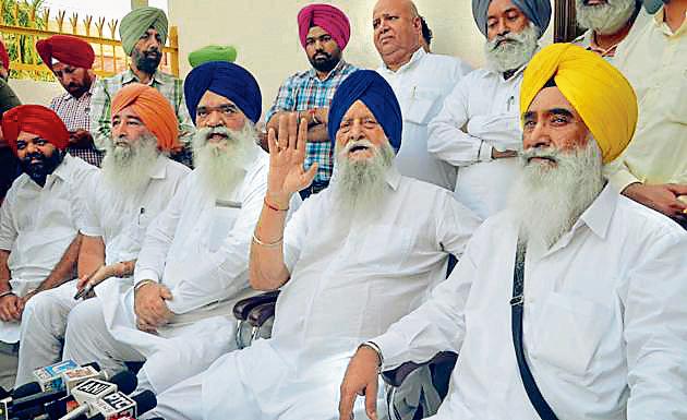 SAD MP Ranjit Singh Brahmpura (C), flanked by SAD leader Sewa Singh Sekhwan (left) and ex-MP Rattan Singh Ajnala, addressing mediapersons in Amritsar on Sunday. (Sameer Sehgal/HT) SAD MP Ranjit Singh Brahmpura (C), flanked by SAD leader Sewa Singh Sekhwan (left) and ex-MP Rattan Singh Ajnala, addressing mediapersons in Amritsar on Sunday. (Sameer Sehgal/HT)