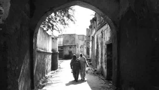 Ruined walls and a grand entrance gate –the only one left from the Ghasera fort’s four –prove the village’s historicity. Its rendezvous with rebellions dates back to the 18th century when Bahadur Singh (a Rajput) fought with the Jat ruler Surajmal of Bharatpur in 1753. Bahadur lost and the Jats turned to Delhi, defeating Mughal king Ahmad Shah Bahadur occupying the Red Fort in 1754, according to historians. (Yogendra Kumar / HT Photo) Ruined walls and a grand entrance gate –the only one left from the Ghasera fort’s four –prove the village’s historicity. Its rendezvous with rebellions dates back to the 18th century when Bahadur Singh (a Rajput) fought with the Jat ruler Surajmal of Bharatpur in 1753. Bahadur lost and the Jats turned to Delhi, defeating Mughal king Ahmad Shah Bahadur occupying the Red Fort in 1754, according to historians. (Yogendra Kumar / HT Photo)