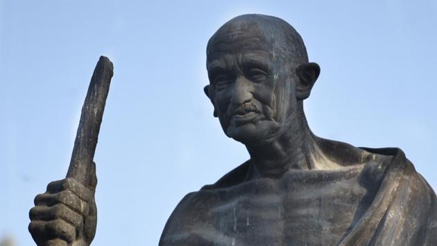 Gandhi’s statue at Gyarah Murti has been without spectacles.(Raj K Raj/HT Photo)