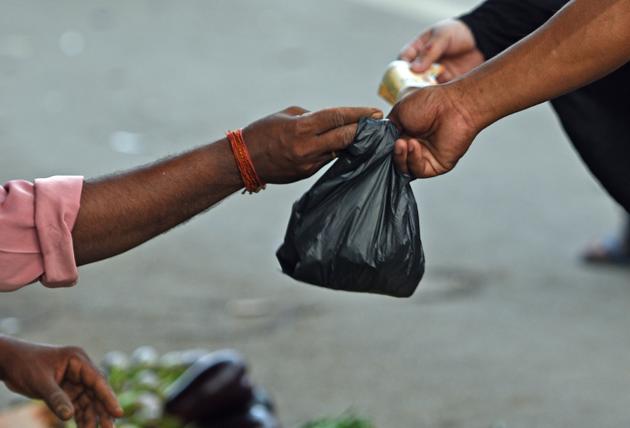 Shopkeepers use plastic bags after the statewide ban in Bandra.(HT Photo)