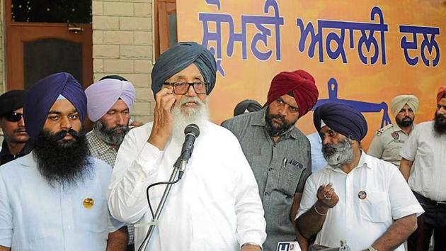 Former CM Parkash Singh Badal addressing SAD workers in Patiala on Monday. (HT Photo) Former CM Parkash Singh Badal addressing SAD workers in Patiala on Monday. (HT Photo)