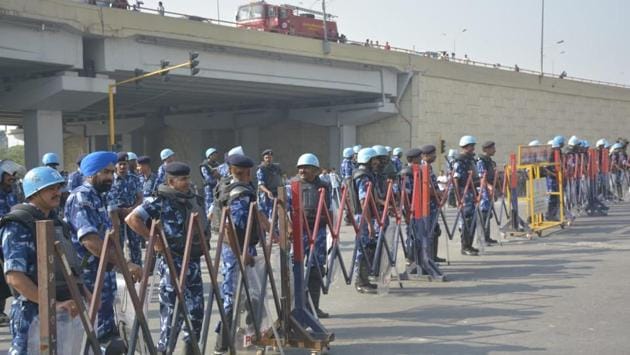 The farmers had arrived in Sahibabad on the outskirts of Delhi on Monday as part of ‘Kisan Kranti Yatra’ – a march that began in Haridwar and intends to move to Kisan Ghat in Delhi on Tuesday. The Uttar Pradesh government had deployed massive police and paramilitary forces to stop the farmers from reaching New Delhi. (Sakib Ali / HT Photo) The farmers had arrived in Sahibabad on the outskirts of Delhi on Monday as part of ‘Kisan Kranti Yatra’ – a march that began in Haridwar and intends to move to Kisan Ghat in Delhi on Tuesday. The Uttar Pradesh government had deployed massive police and paramilitary forces to stop the farmers from reaching New Delhi. (Sakib Ali / HT Photo)