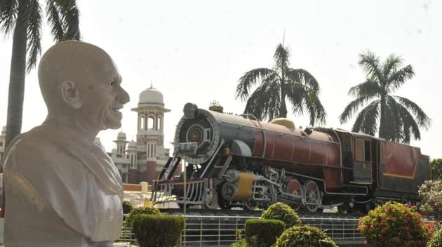 Mahatma Gandhi’s statue at Charbagh railway station in Lucknow. (Deepak Gupta/HT Photo) Mahatma Gandhi’s statue at Charbagh railway station in Lucknow. (Deepak Gupta/HT Photo)
