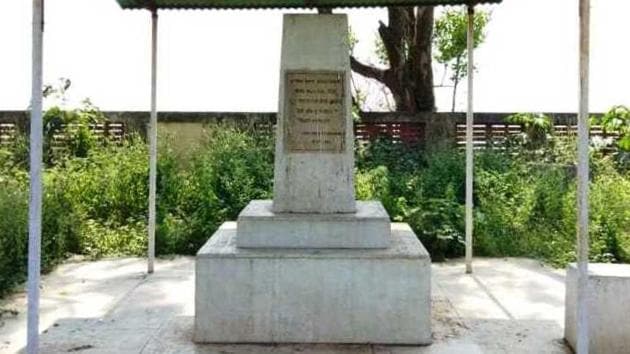 The memorial dedicated to Mahatma Gandhi in Arnala, a coastal village in Mumbai suburb Virar. (HT Photo) The memorial dedicated to Mahatma Gandhi in Arnala, a coastal village in Mumbai suburb Virar. (HT Photo)