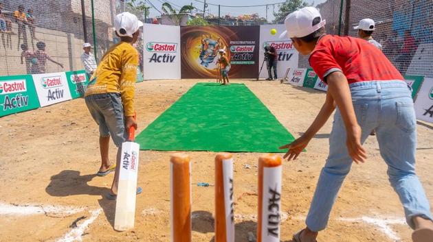 Castrol teamed up with the youth in Delhi, Chennai, and Ahmedabad to clean up filthy areas in their cities. The spaces were then used to play box cricket!(Castrol)