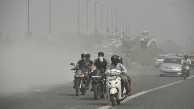 Things got so bad last year that Delhi declared a public health emergency and chief minister Arvind Kejriwal said the Capital had become a “gas chamber”. (Ravi Choudhary/HT Photo) Things got so bad last year that Delhi declared a public health emergency and chief minister Arvind Kejriwal said the Capital had become a “gas chamber”. (Ravi Choudhary/HT Photo)