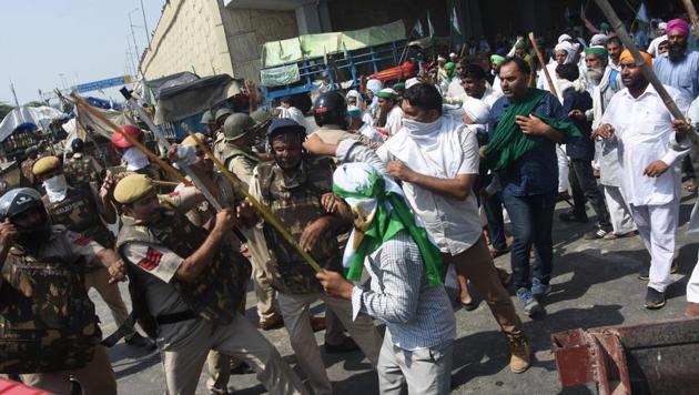 Farmers clashed with the police and paramilitary forces at the national capital’s borders with Uttar Pradesh.(Sakib Ali/ Hindustan Times)