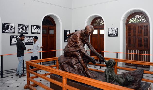 People look at paintings on Mahatma Gandhi at Aga Khan Palace on the occasion of Gandhi Jayanthi in Pune. (SHANKAR NARAYAN/HT PHOTO)