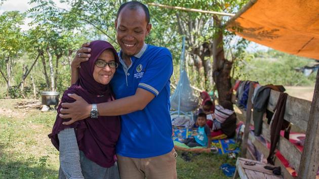 Azwan hugs his wife Dewi Prasasti in front of their house and family members in Palu, Central Sulawesi, after an earthquake and tsunami hit the area on September 28. (AFP) Azwan hugs his wife Dewi Prasasti in front of their house and family members in Palu, Central Sulawesi, after an earthquake and tsunami hit the area on September 28. (AFP)