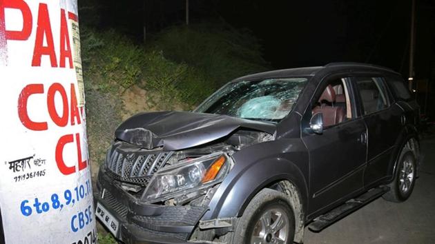 The damaged vehicle of Vivek Tiwari, an Apple executive, is seen after he was allegedly shot dead by a police constable in the Gomti Nagar of Lucknow, India September 29, 2018.(REUTERS) The damaged vehicle of Vivek Tiwari, an Apple executive, is seen after he was allegedly shot dead by a police constable in the Gomti Nagar of Lucknow, India September 29, 2018.(REUTERS)