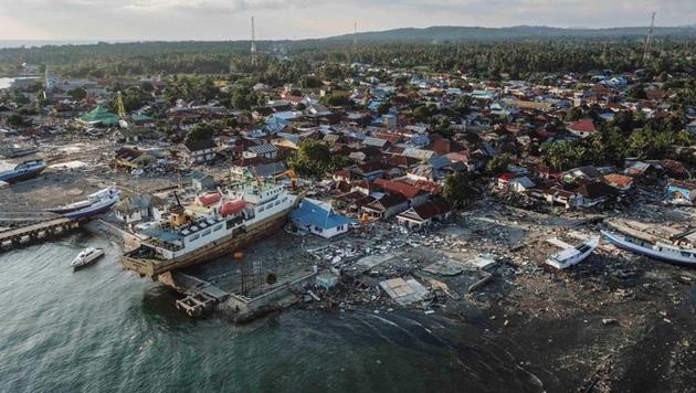 A ship is seen stranded on the shore after an earthquake and tsunami hit the area in Wani, Donggala, Central Sulawesi, Indonesia. (Reuters Photo) A ship is seen stranded on the shore after an earthquake and tsunami hit the area in Wani, Donggala, Central Sulawesi, Indonesia. (Reuters Photo)