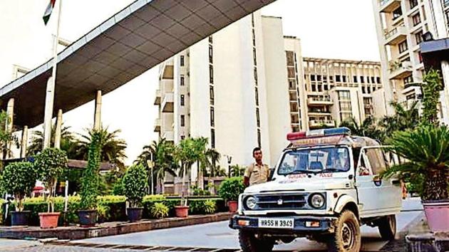 Residents of The Hibiscus, a residential society in Gurugram’s Sector 50, have been demanding for transfer of the maintenance to the RWA for the last two months. (HT Photo) Residents of The Hibiscus, a residential society in Gurugram’s Sector 50, have been demanding for transfer of the maintenance to the RWA for the last two months. (HT Photo)
