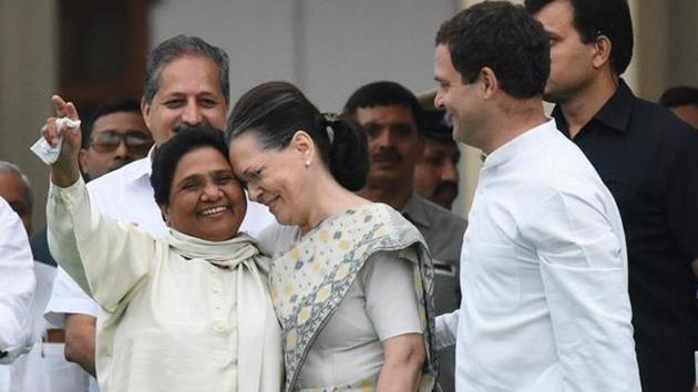 BSP chief Mayawati with former Congress president Sonia Gandhi and Congress president Rahul Gandhi during the swearing-in ceremony of HD Kumarswamy as the Chief Minister of Karnataka at Vidhan Soudha, in Bengaluru, on May 23, 2018.(HT File Photo)