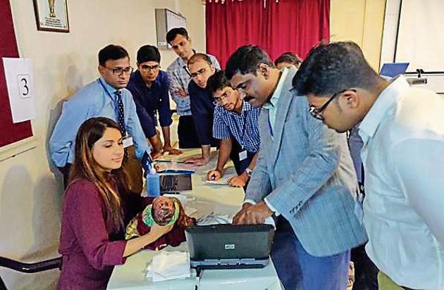 Neonatal doctors treat a pre-term baby at KEM hospital, as a part of the international meet held in the city this week. (HT PHOTO) Neonatal doctors treat a pre-term baby at KEM hospital, as a part of the international meet held in the city this week. (HT PHOTO)
