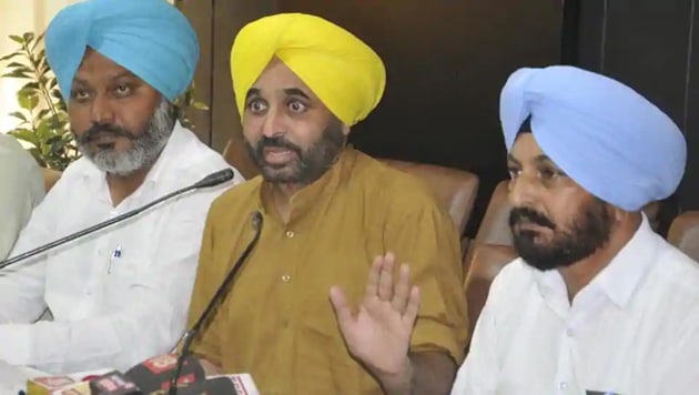 The AAP’s newly constituted 22-member core committee took the decision at a meeting held in Chandigarh. (Karun Sharma/HT) The AAP’s newly constituted 22-member core committee took the decision at a meeting held in Chandigarh. (Karun Sharma/HT)