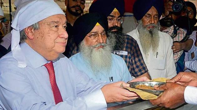 United Nations Secretary-General Antonio Guterres partaking of langar at the Golden Temple in Amritsar on Wednesday. (HT Photo) United Nations Secretary-General Antonio Guterres partaking of langar at the Golden Temple in Amritsar on Wednesday. (HT Photo)