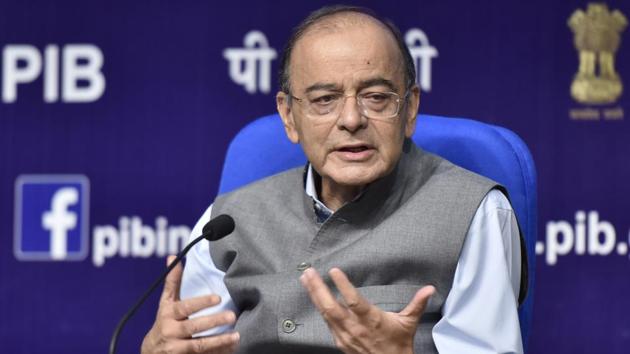 Finance minister Arun Jaitley on Thursday announced a Rs 2.5 cut in per litre price of diesel and petrol and asked state governments to announce a matching reduction. The minister said the Centre would reduce the tax rate by Rs 1.5 per litre while oil marketing companies would absorb the rest Re 1 per litre. (Sonu Mehta / HT Archive)