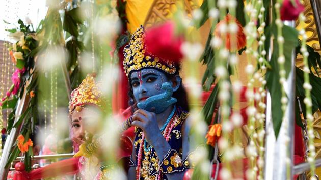 Children dressed as Lord Krishna and Radha take part in a procession during celebrations of Janmashtami festival.(AFP)