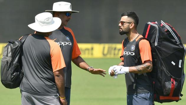 Indian cricket coach Ravi Shastri (C) speaks to captain Virat Kohli (R) as bowling coach Bharat Arun looks on. (AFP)