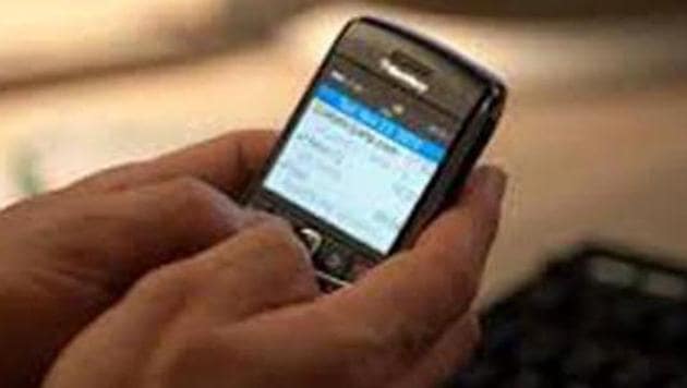 Officials estimated on Tuesday that upwards of 225 million US mobile phones and other devices like smartwatches would receive the alerts broadcast by cell towers, or about 75 per cent of all devices. (Picture for representation) Officials estimated on Tuesday that upwards of 225 million US mobile phones and other devices like smartwatches would receive the alerts broadcast by cell towers, or about 75 per cent of all devices. (Picture for representation)