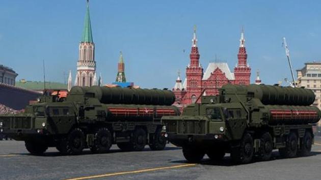 Russian servicemen drive S-400 missile air defence systems during the Victory Day parade in Moscow, Russia on May 9.(REUTERS)