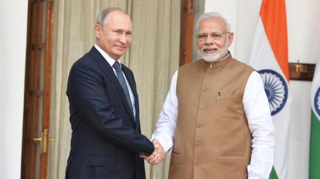PM Modi meets Putin at Hyderabad House ahead of the India-Russia bilateral summit on Friday.(HT Photo)